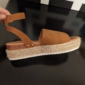 Beige Platform espadrilles, size 7